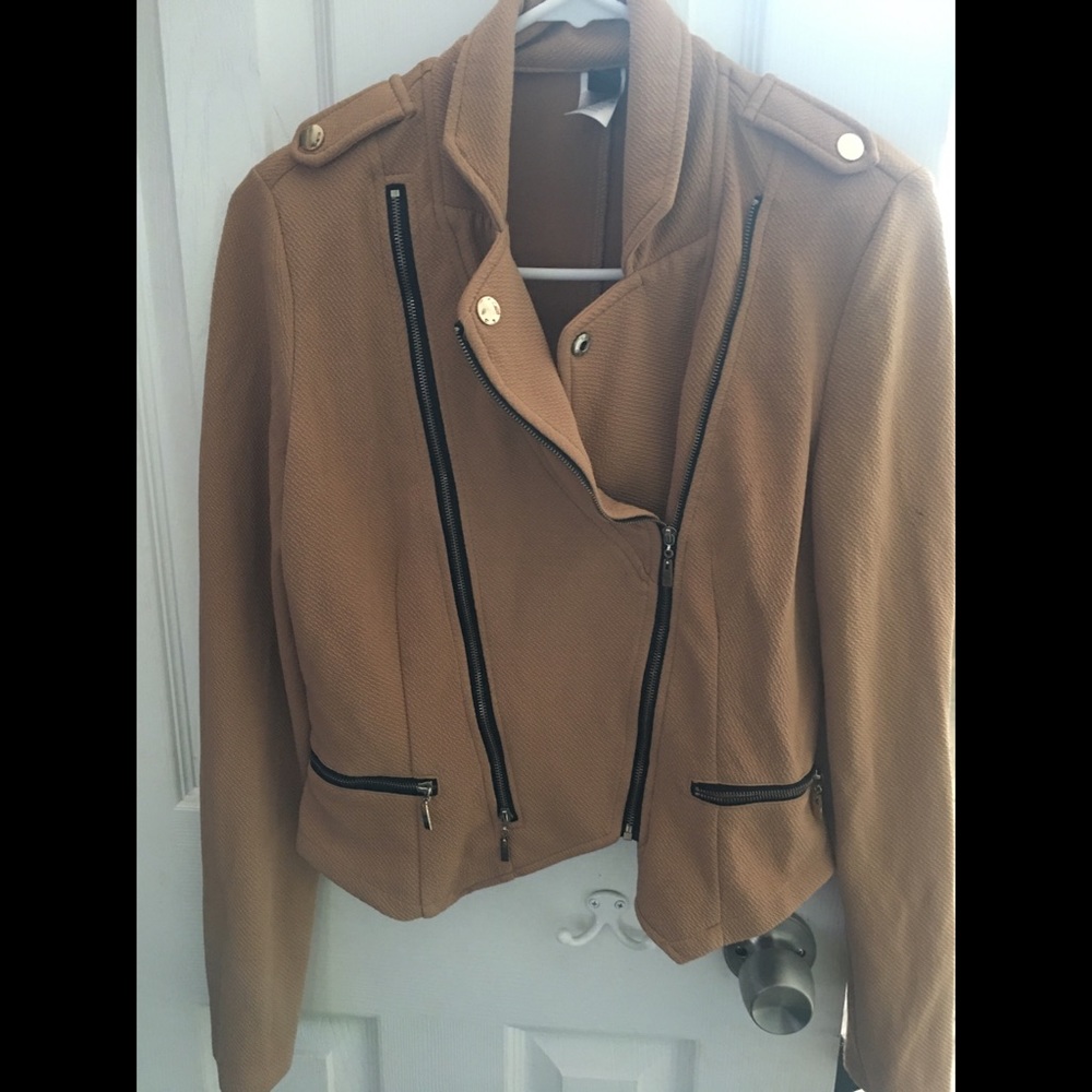 Short Tan/fitted jacket w/zippers
